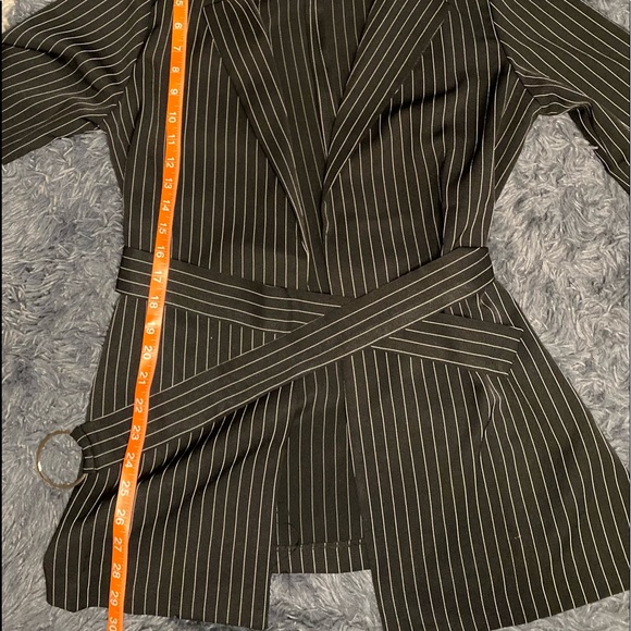 Blazer with belt - Picture 3 of 3